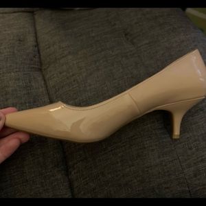 New David’s Bridal basic closed toe pumps nude